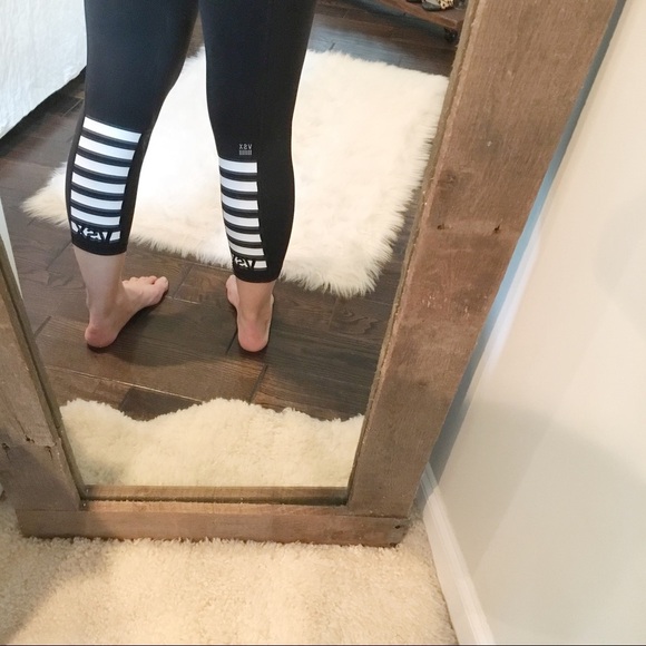 Victoria’s Secret leggings - Picture 3 of 5